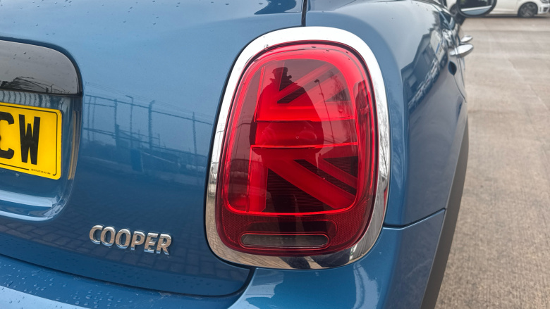 MINI Hatchback 1.5 Cooper Classic 5dr Auto Petrol Hatchback